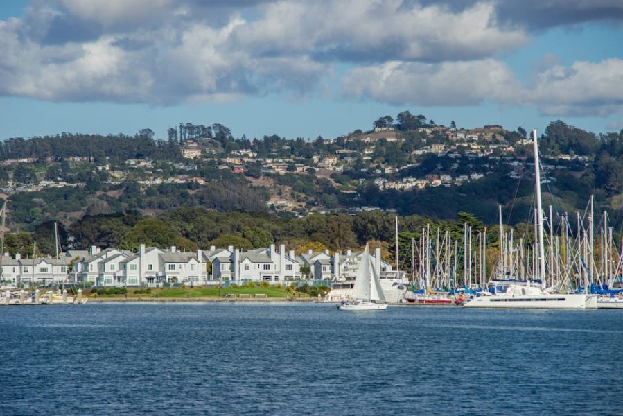 📸 Seyahat: Dünyayı Keşfetmenin Yolları, Önerilen Rotalar ve Gezgin Rehberleri